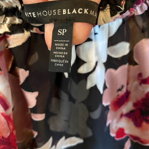 White House Black Market Floral Print Blouse in Black and Pink, size SP, organza - Picture 3 of 12